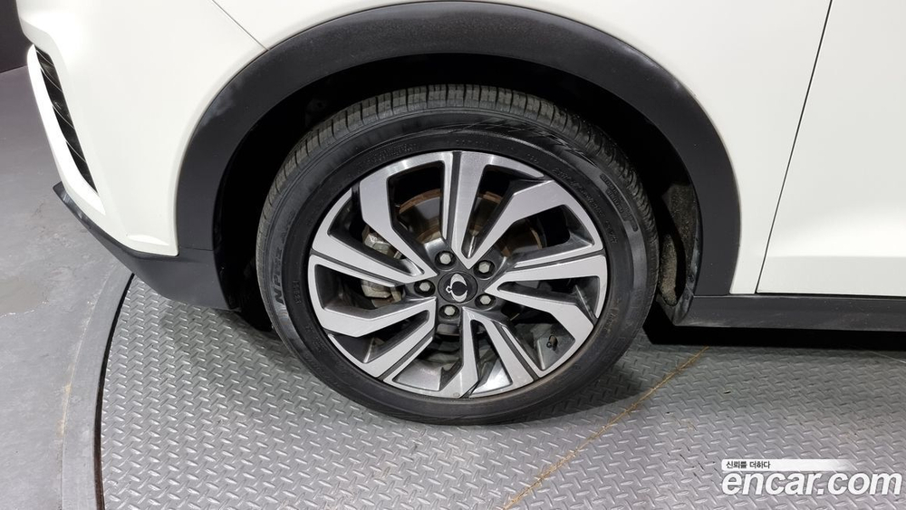 KG Mobility (Ssangyong) Very New Tivoli Бензин 1.5 2WD (12.2019)