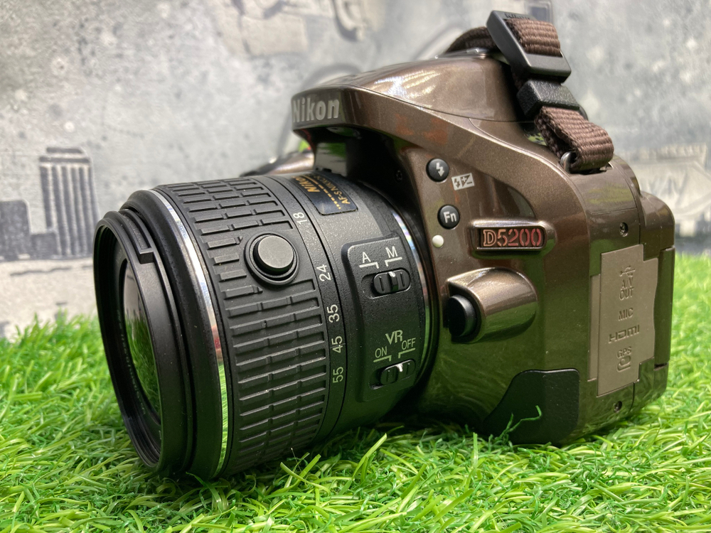 Nikon D5200 + 18-55mm Коричневый (3.400 кадров)