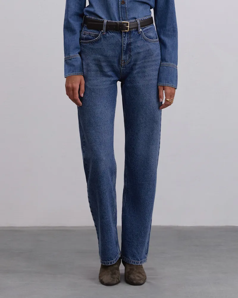 Синие джинсы прямого кроя