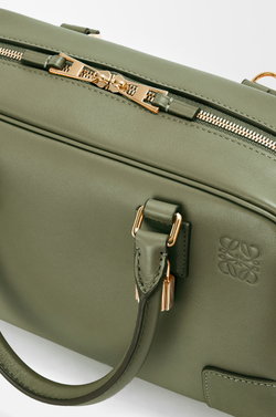 Loewe Сумка Amazona 23 из телячьей кожи наппа, зеленый