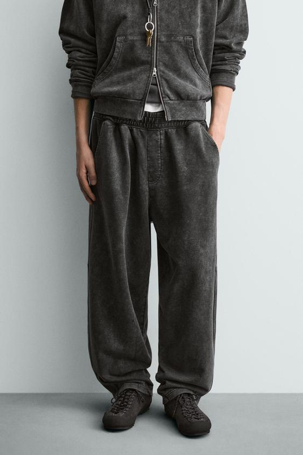 ZARA ДЖОГГЕРЫ BALLOON FIT С ЭФФЕКТОМ ПОТЕРТОСТИ, ТЕМНЫЙ АНТРАЦИТ