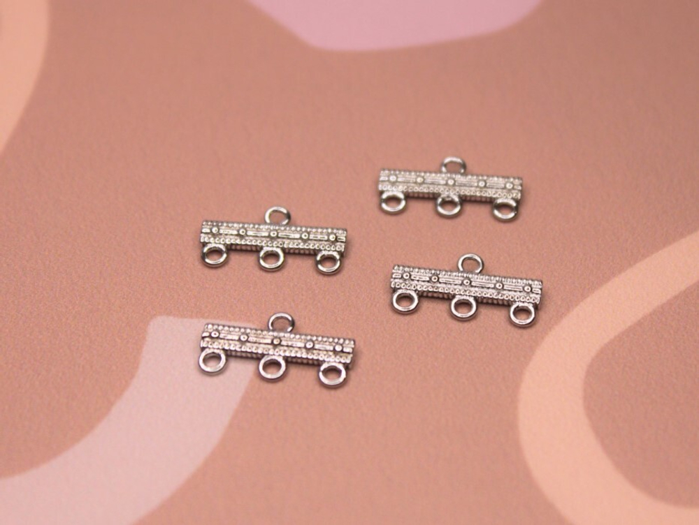 Коннектор с тремя креплениями 16х8 мм