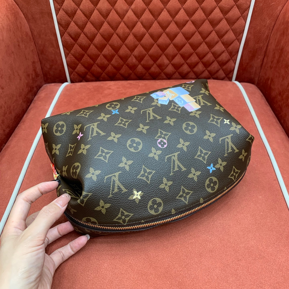 Louis Vuitton Pochette Cosmetique GM