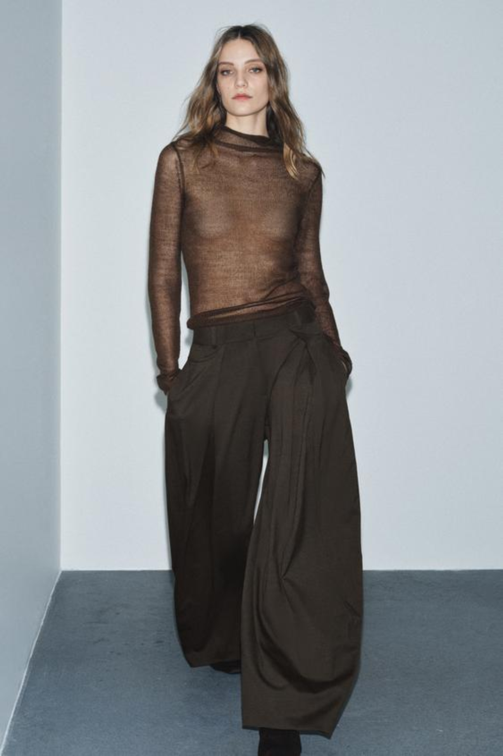 ZARA БРЮКИ WIDE LEG С ЗАЩИПАМИ — ZW COLLECTION, КОРИЧНЕВЫЙ