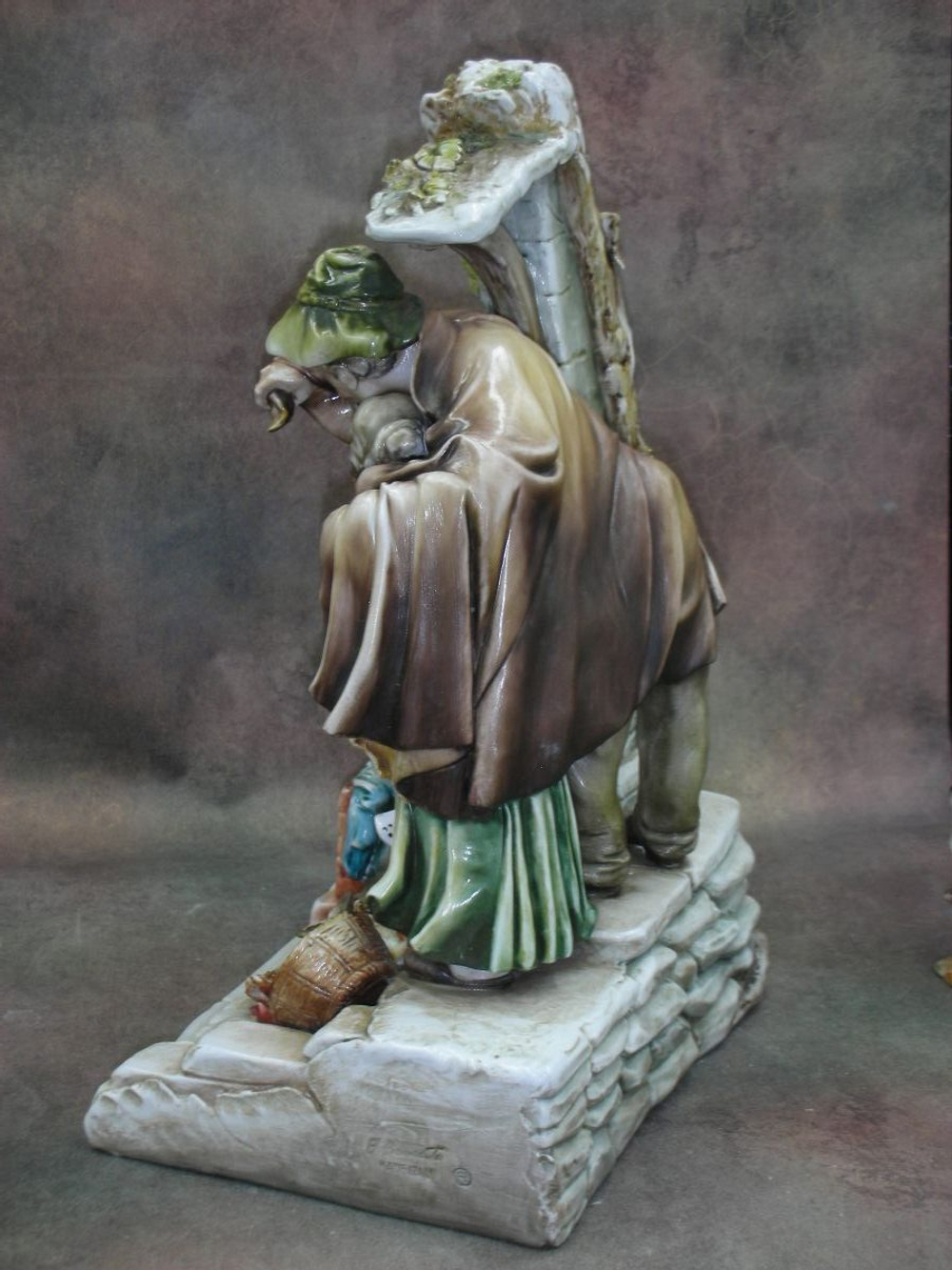 Статуэтка. Фарфор. Кров и давняя любовь. Capodimonte. Италия