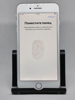 Смартфон iPhone 8 plus серебристый 64Gb