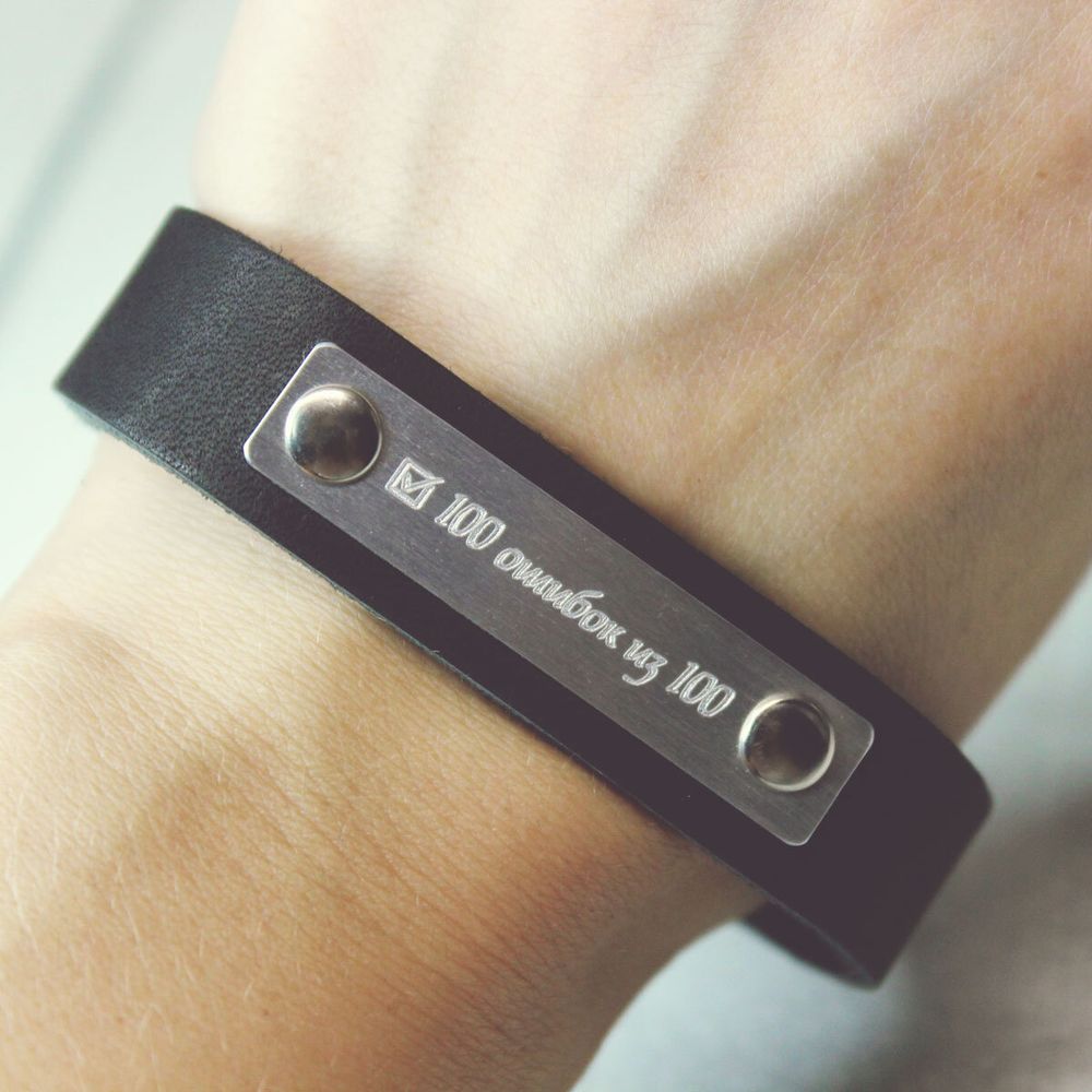 Кожаный браслет с гравировкой на заказ