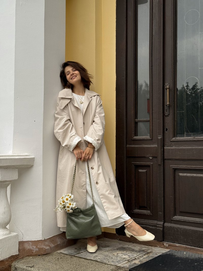 STELLA mini оливковая - небольшие вмятины на сумке, следы от цепочки на маленькой сумочке 50