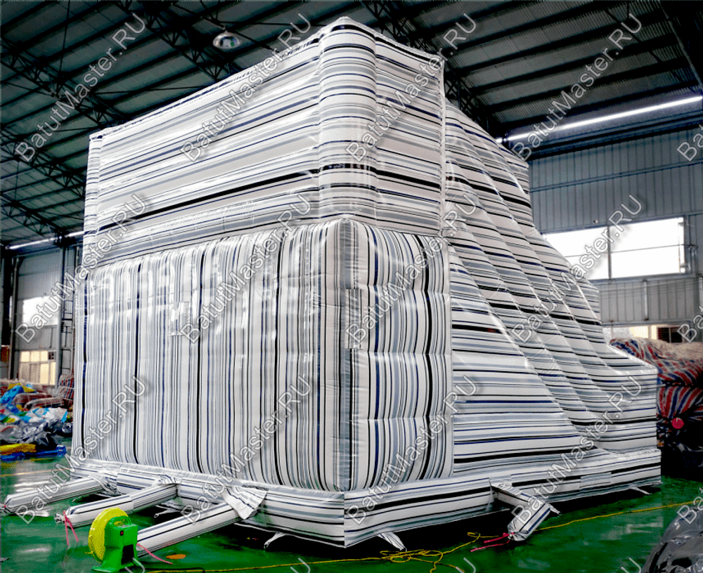 Надувная игра "Прыжок со скалы"