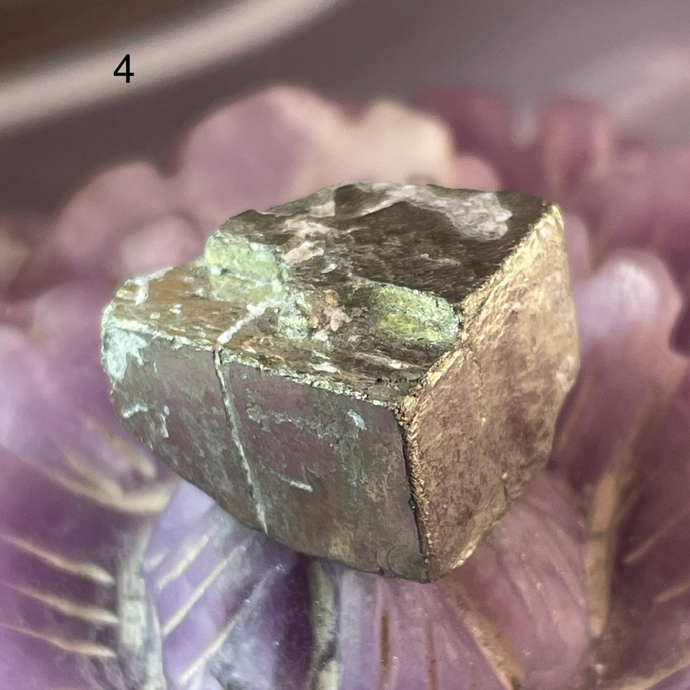 39228 Пирит куб кристалл необработанный 17-20мм