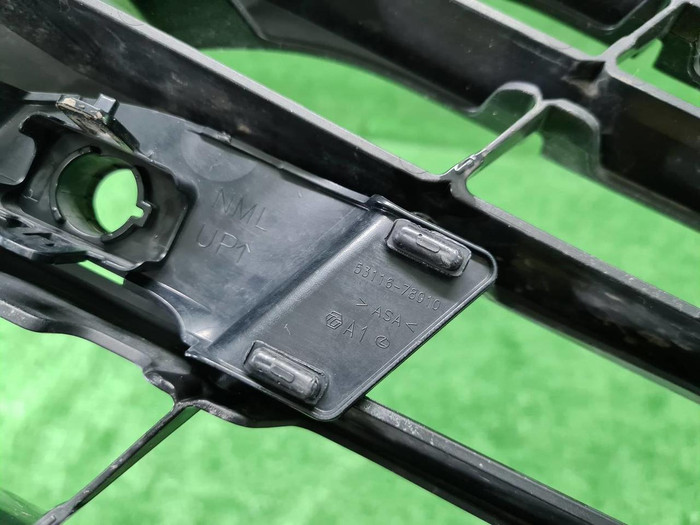 Решетка радиатора Lexus NX 1 (2017-2021) Black Vision