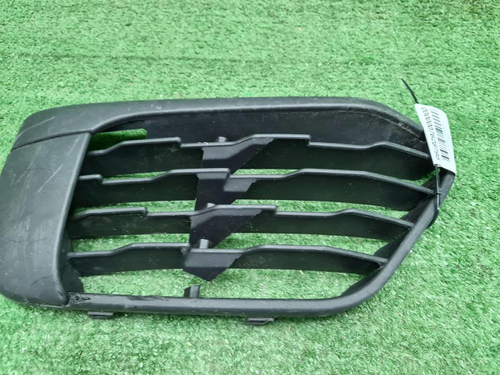 Решетка переднего бампера правая BMW X1 F48 15-19