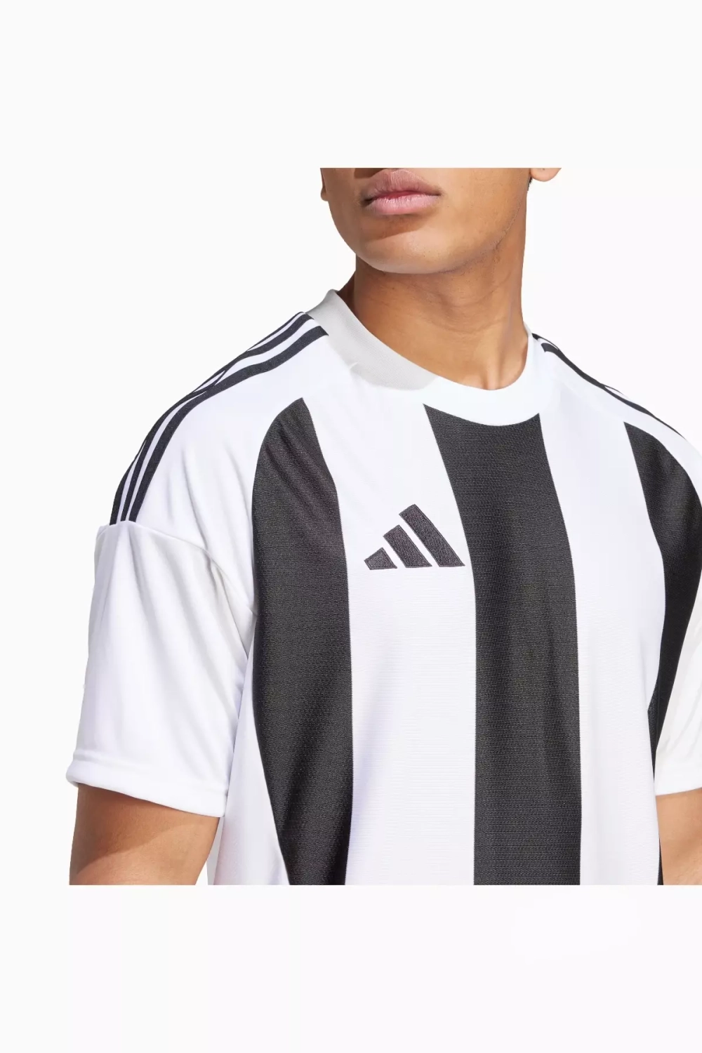 Футболка adidas Striped 24