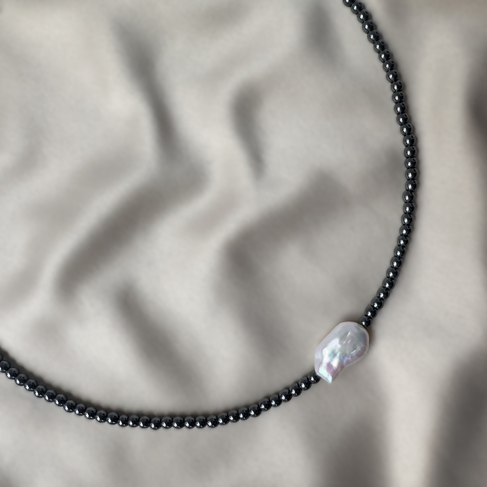 Чокер «Графит и Перламутр» из гематита с барочной жемчужиной