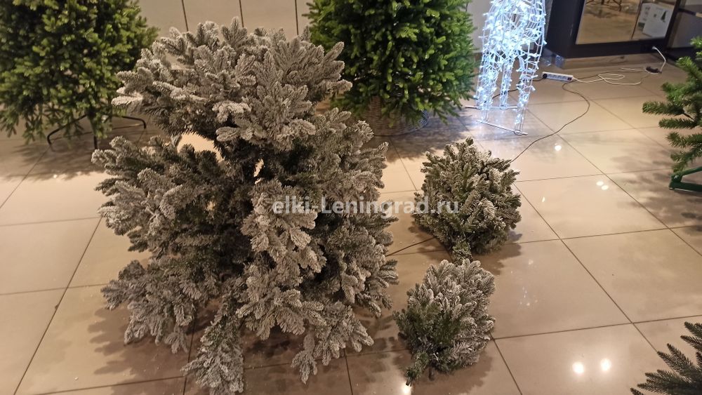 Заснеженная ель с гирляндой «Барокко» холодный свет (Литая+пвх) от 1.2 до 2.4 м