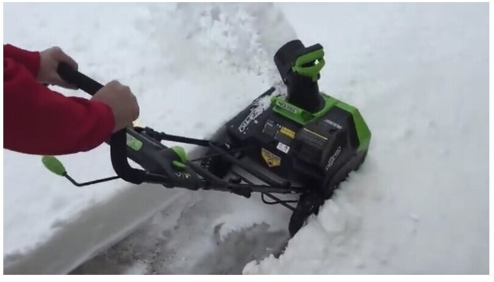 Снегоуборщик GREENWORKS GD40SB 40В,51см,б/щ,1хАКБ 4Ач и ЗУ (2600607)