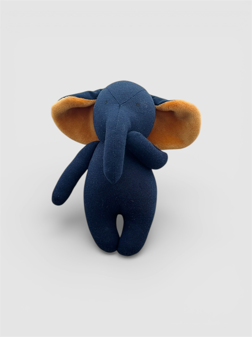 Темно-синий слоник с горчичными ушками