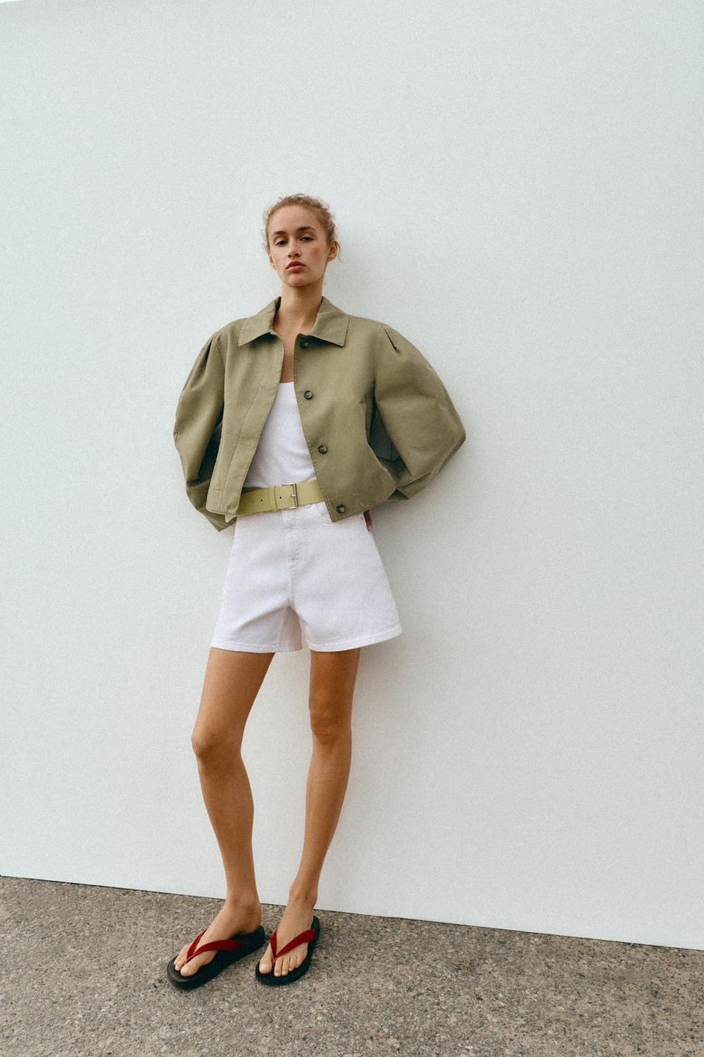 ZARA УКОРОЧЕННАЯ КУРТКА С ЭФФЕКТОМ ПОТЕРТОСТИ, ХАКИ
