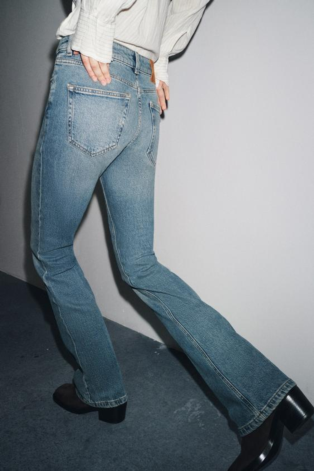 ZARA ДЖИНСЫ BOOTCUT С ВЫСОКОЙ ПОСАДКОЙ — ZW COLLECTION, СИНИЙ