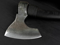 Большой кованый топор, рукоять черный мореный ясень