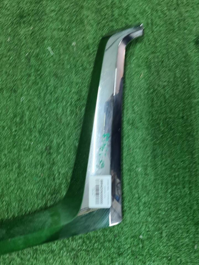 Накладка багажника правая Toyota Hiace H300 19-нв