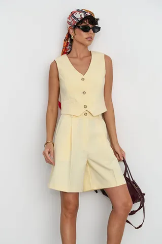 Шорты костюмные прямые ванильного цвета