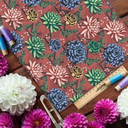 Ткань блэкаут приглушённые георгины на коралловом фоне