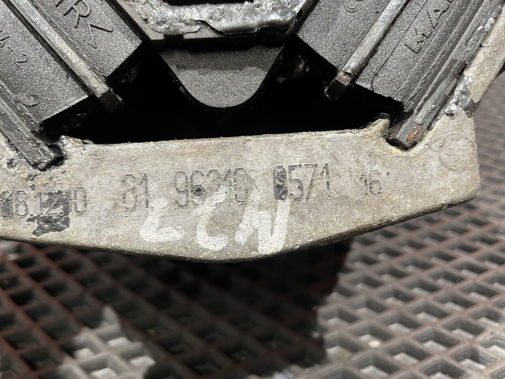 Подушка двигателя передняя