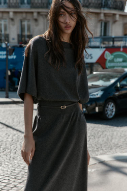 ZARA ТРИКОТАЖНОЕ ПЛАТЬЕ МИДИ С ПОЯСОМ, ТЕМНО-СЕРЫЙ