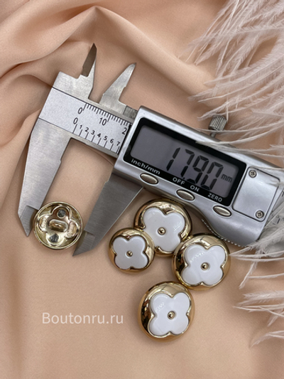 Пуговицы ЛВ. золотистые белый цветок