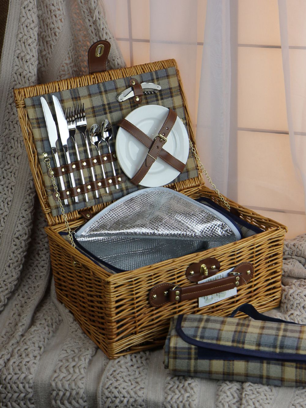 HOLYDAY BASKET Набор для пикника с термосумкой и пледом на 2 персоны