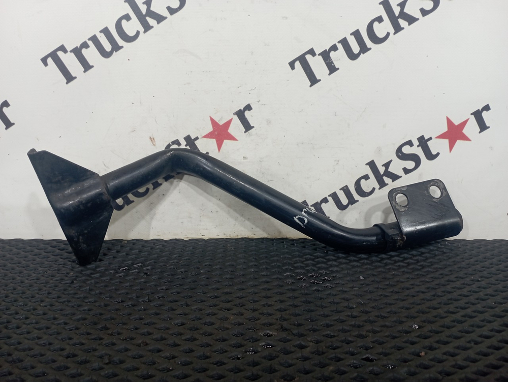 Кронштейн бампера правый 2023г.