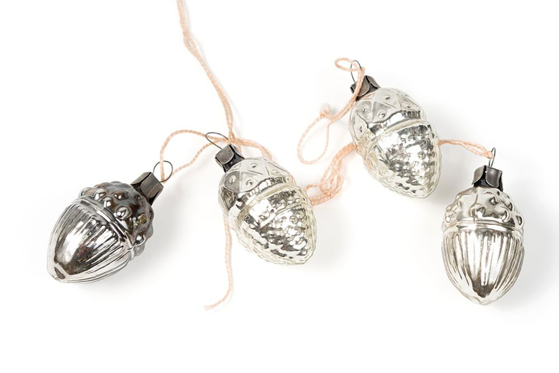 Комплект из четырех ёлочных игрушек в виде шишек