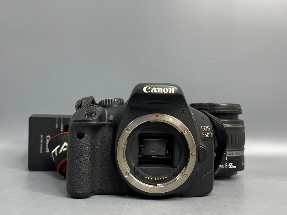 Canon 550D Kit 18-55mm 3.5-5.6 II 2.900 кадров