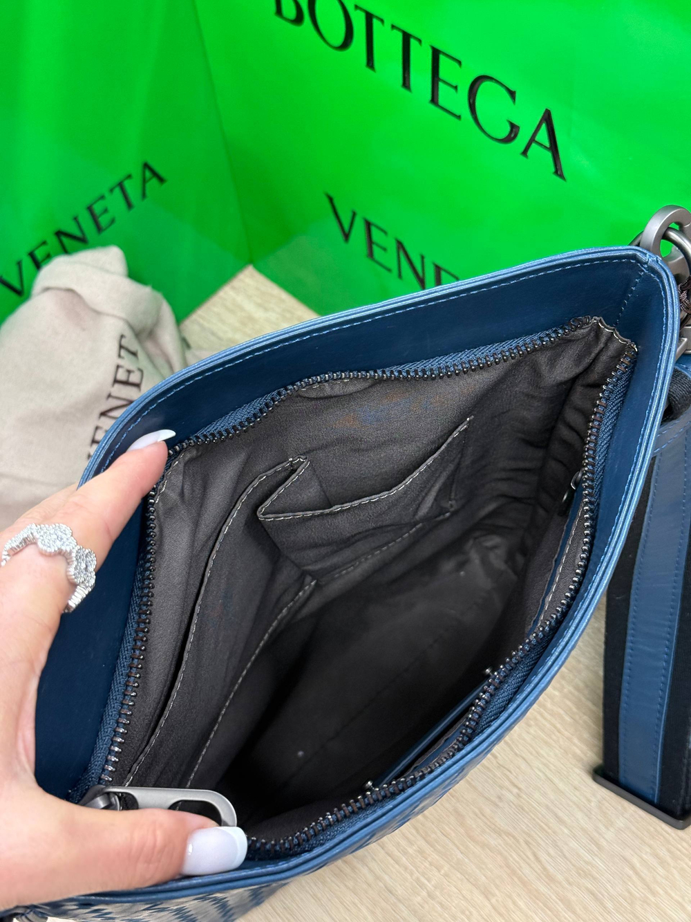 Сумка-мессенджер Bottega Veneta