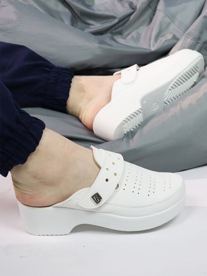 501 | "Natasa" | Белые женские медицинские сабо с закрытым носом