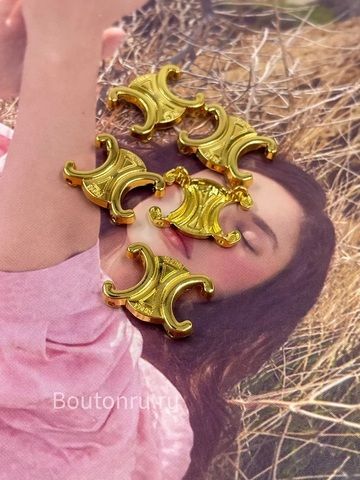 Декоративный пришивной элемент Сел. золотой в форме лого