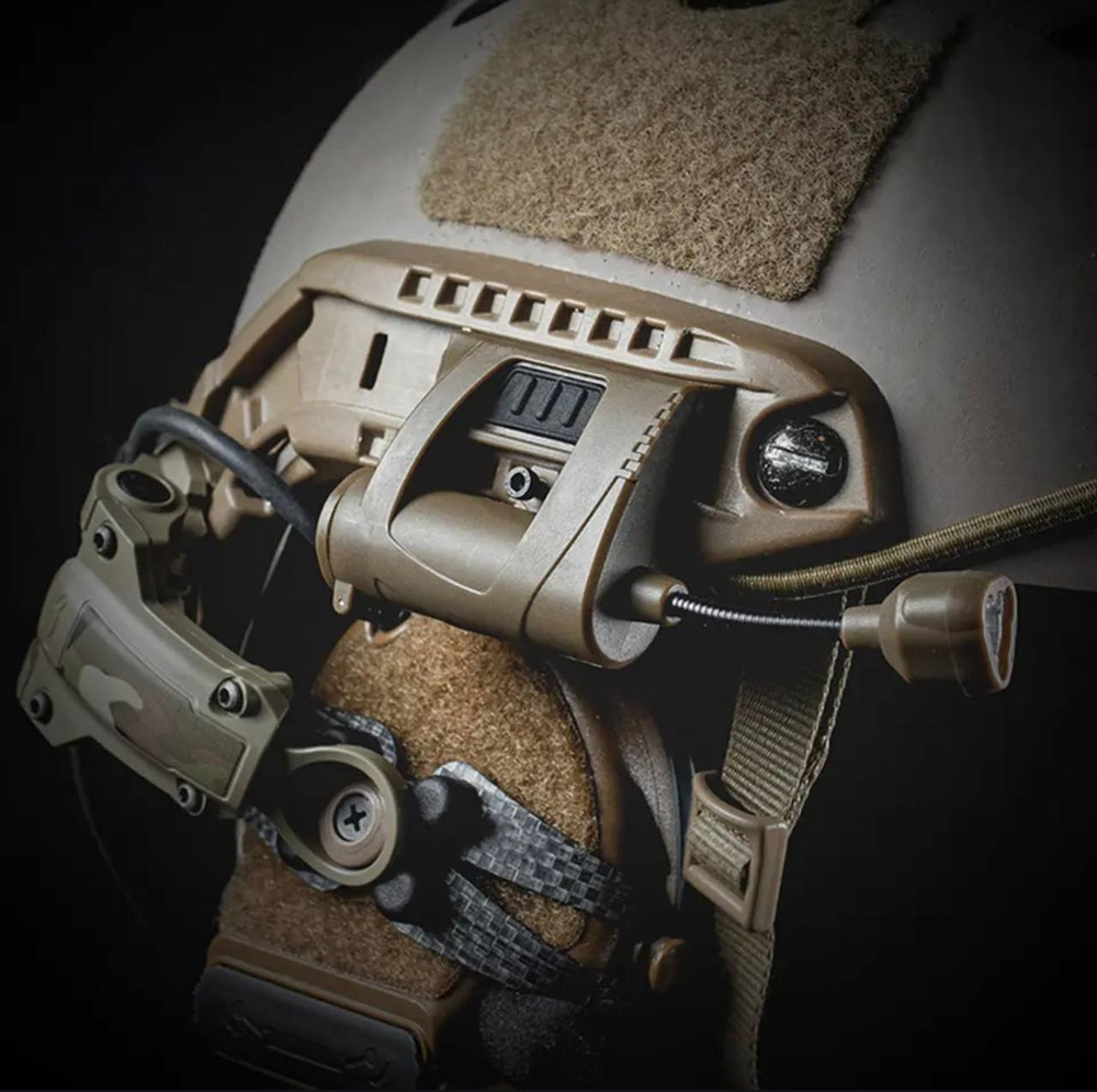 Тактический нашлемный фонарь / черный