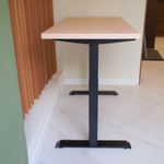 Регулируемый компьютерный стол Motor UP с регулировкой по высоте — столешница МДФ дуб беленый