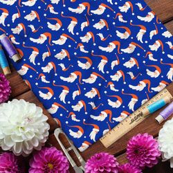 Ткань атлас мелкие санта-клаусы на синем фоне