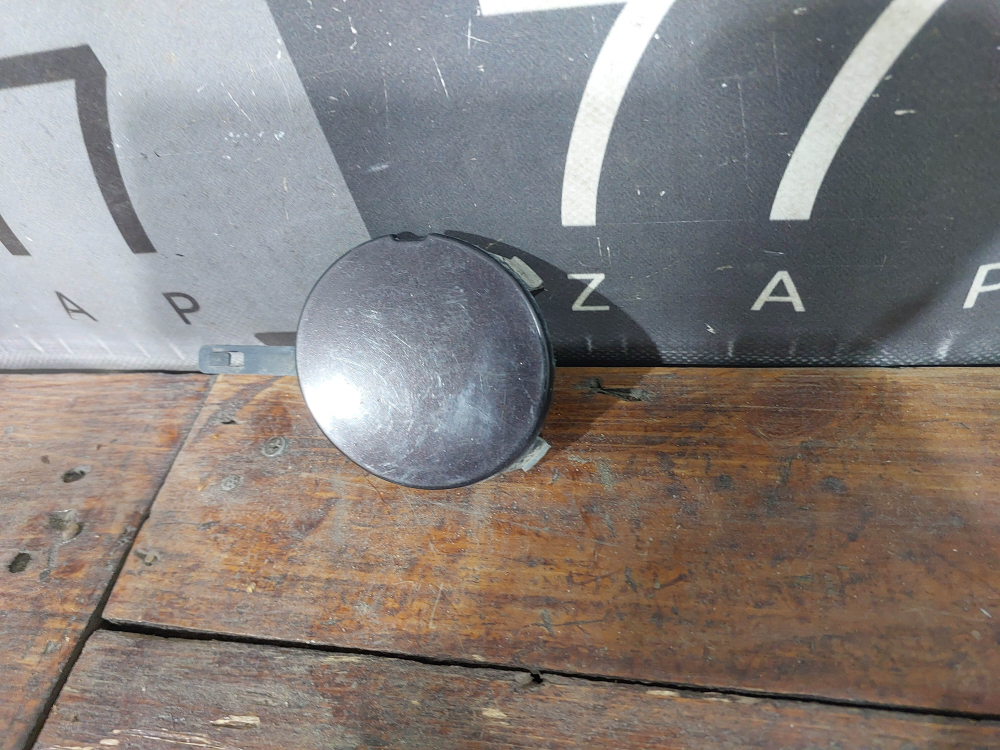 Заглушка буксировочного крюка LADA Largus 12-нв Б/У Оригинал 8450000302