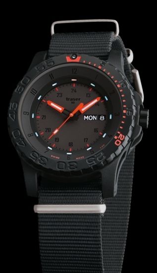 Наручные часы Traser Red Combat Professional 106033 (каучук с красной строчкой)