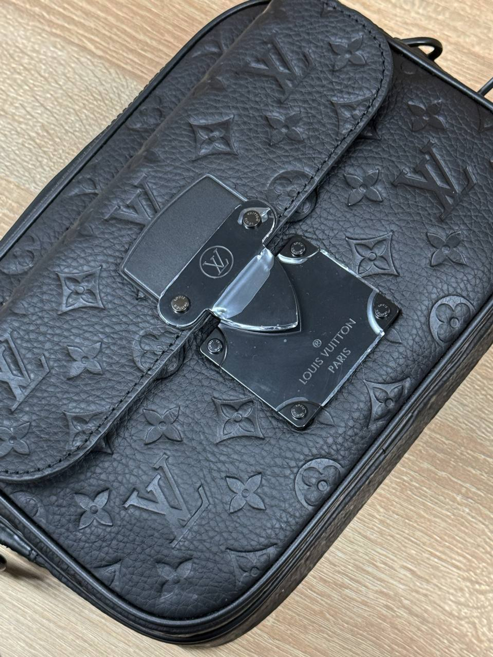 Сумка-мессенджер Louis Vuitton