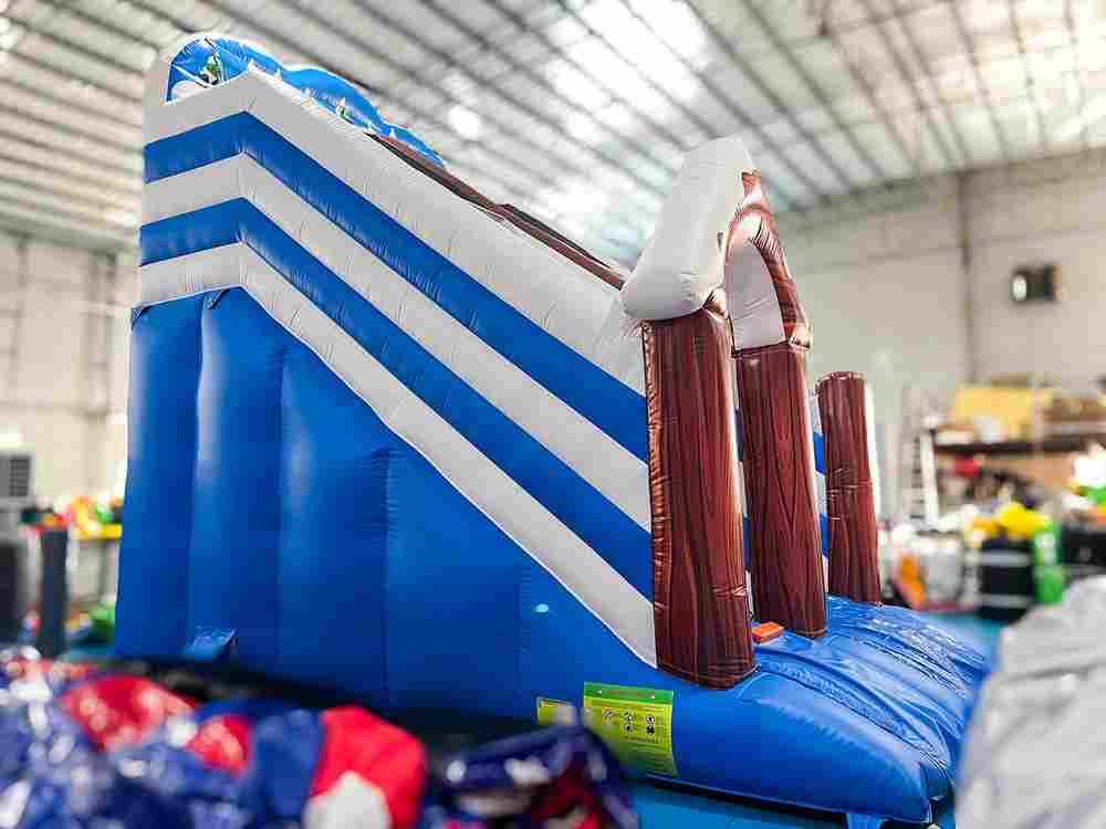 Коммерческий надувной батут «Зимняя горка Арктика», 6*4*6 м