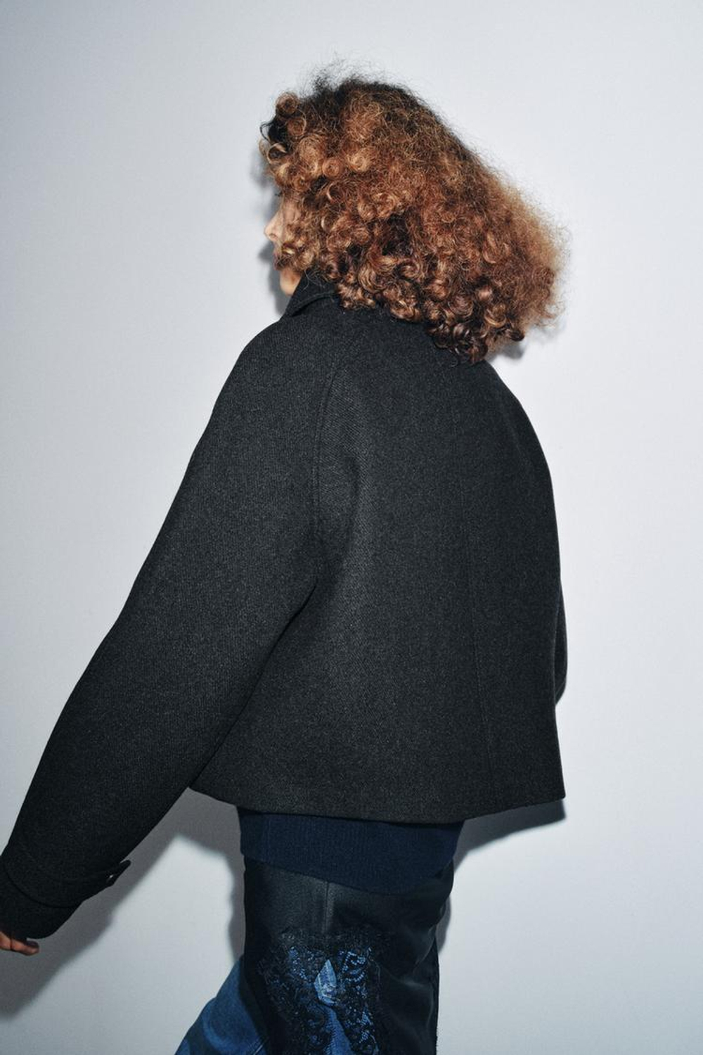 ZARA КОРОТКИЙ ТРЕНЧ С ШЕРСТЬЮ — ZW COLLECTION, ТЕМНО-СЕРЫЙ