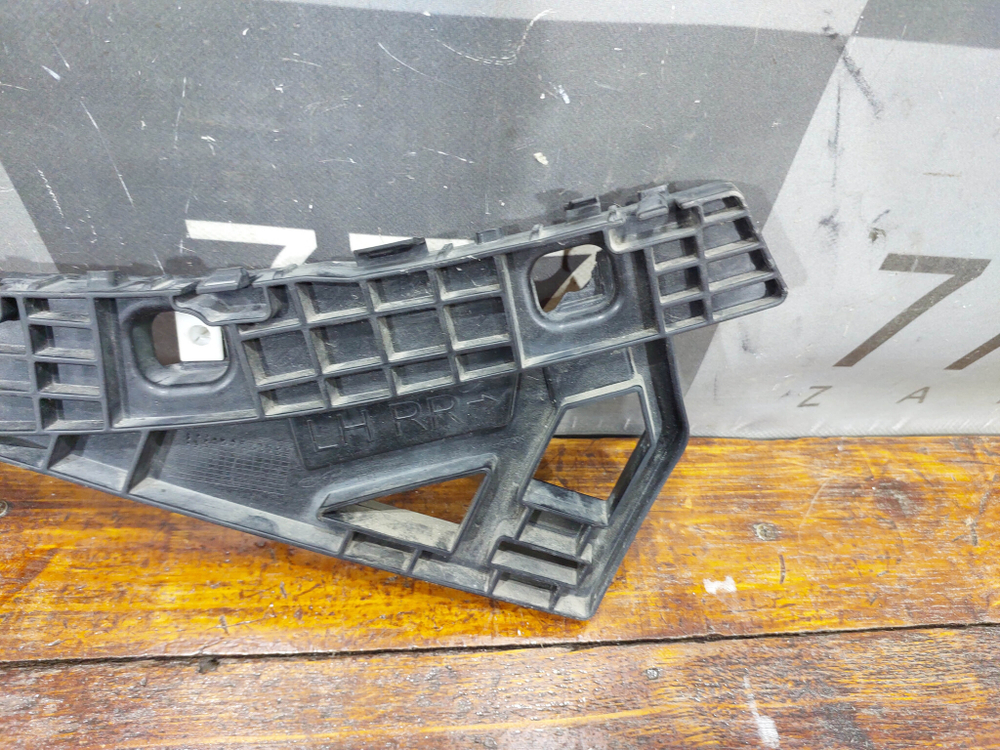 Кронштейн заднего бампера левый Kia Cerato 4 (BD) 18-21 Б/У Оригинал 86651M6000