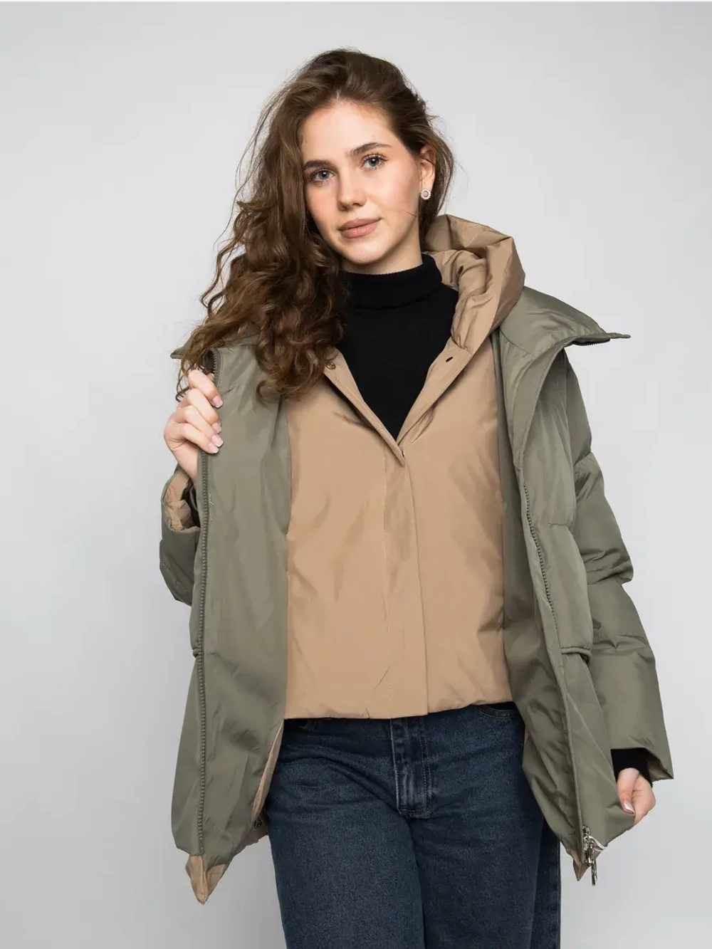 Короткая куртка утепленная с капюшоном