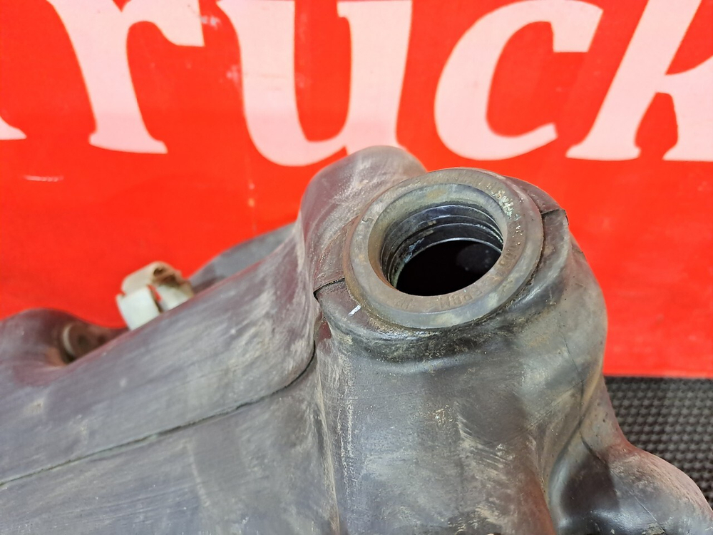 Бачок омывателя лобового стекла