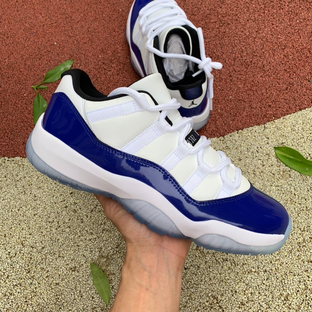 Air Jordan 11 Low WMNS “Concord”