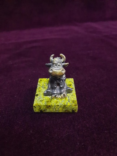 Бык с подковой, бронза